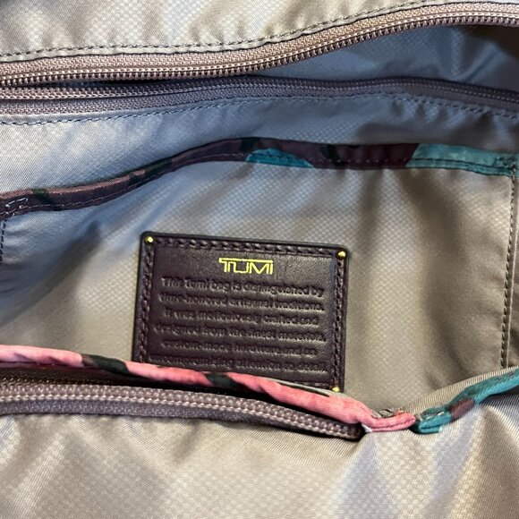 Tumi Voyageur Athens Carry-All - Picture 5 of 5